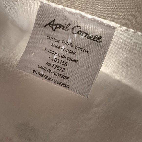 NWT Embroidered Holly Cotton Tablecloth - Picture 9 of 9